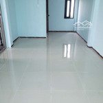 Phòng trọ mặt tiền giá rẻ 39m2 q . tân phú