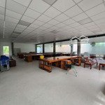 Cho thue kho phú hoà thủ dầu một. dt 500m2. có sẵn vách ngăn kính