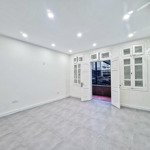 Cho thuê nhà 90m2 thái hà 5 tầng có thang máy, có sân vườn, ô tô đỗ cửa - 0936632976 yến