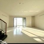 Cho thuê căn shophouse 151m2 mặt tiền đường, khu dân cư đông đúc