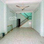 Mt lạc long quân 4x20m 3 phòng ngủ 3 vệ sinhnhà mới đẹp , đối diện chợ bình thới