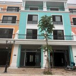 Sốc, bán căn shophouse phân khu tài lộc giá đợt đầu 1 bước ra phố ăn vặt