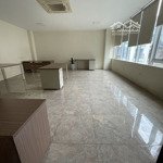 Cho thuê văn phòng khuất duy tiến, 45 m2, view thoáng , vp như hình