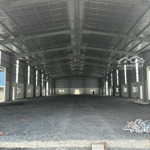 Cho thuê kho xưởng kv: 7.500m2, x: 3.400m2,vp: 200m2, đức hòa ,long an