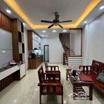 Nhà hiếm ngô sỹ liên ,kinh doanh ,sát mặt phố ,dt 32 m2 5tầng.