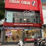 Cho thuê nhà mp hoàng cầu, mt: 14m, diện tích: 130m2 x 3 tầng, giá thuê: 110 triệu/tháng