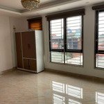 Cho thuê căn hộ chung cư 80 - 120 m2. ngõ 79 cầu giấy, ô tô đỗ cửa