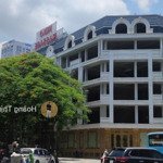 Cho thuê biệt thự liền kề, shophouse mặt phố trần thái tông 230m*6 t, mặt tiền 10m có hầm,giá 400tr