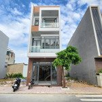 4,8 tỷ bán nhà 1 trệt 2 lầu, kdc gần vincom ngã tư 550, p.tân đông hiệp, tp.dĩ an