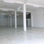 Nhà mới sạch đẹp trống xuốt dt 200m2 hợp may mặc kho chứa hàng nền đẹp