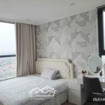 Căn vinhomes 2 ngủ đồ cực đẹp tầng view cao thoáng mát