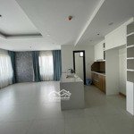 Cho thuê căn hộ 3 phòng ngủ, 102 m2, nội thất cơ bản giá bán 20 triệu / tháng liên hệ: 0935112384