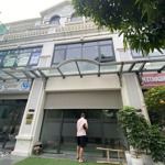 Cho thuê shophouse gần ngay vincom có diện tích 470m2