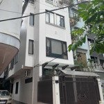 Cho thuê nhà liễu giai ngay metropolis liễu giai 70m x 4tầng có sân để xe nhà 3 mặt thoáng giá 19tr