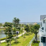 Chỉ 5.95 tỷ có ngay villa 160m2 view trực diện hồ bơi. nhà sẵn, full nội thất 3 phòng ngủcao cấp