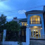 Bán căn nhà kiểu villa làng chài cẩm an 200m2 có sân vườn rộng giá 5,x tỉ lh: 0936325884