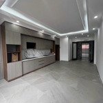 Mùa euro cần bán gấp,,50m2 xây 5 tầng thang máy mới, dòng tiền 4%/năm, đi bộ hồ tây, 9,5 tỷ