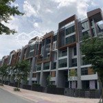 Cho thuê gấp nhà 8 tấm mặt tiền khu d2eight capitaland. dt: (7x20)m giá: 89 triệu/tháng