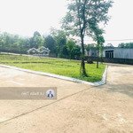 Chưa đến 2 tỷ sở hữu ngay lô góc 100m2 hai mặt đường, trục chính phú mãn, sát cnc hoà lạc, đhqg