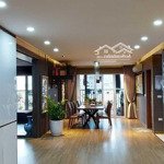 Chuyển nhà xuống biệt thự nên tôi đang cần bán căn hộ đập thôngdiện tích208m2, tòa 24t3 đầy đủ nội thất