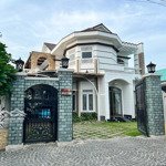 Công việc nên bán căn villa biệt thự tại thị trấn long điền- long điền- bà rịa - vũng tàu-giá rẻ.