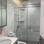 Mình cần bán căn 3 ngủ diện tích 120m2 có slot oto. liên hệ: 0909,018286