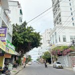 Bán nhà 3 tầng. cách biển chỉ 100m. dt 158m2. ngang 6.6m. giá 21 tỷ đường bắc sơn nha trang.