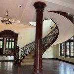 Cho thuê mb villa lớn 1.000m2 thảo điền để ở hoặc kinh doanh, hồ bơi, sân rộng. 125-160 triệu/tháng