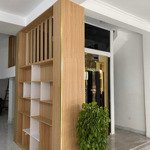 Cho thuê nhà lương sử, quốc tử giám 100m2 x 4,5 tầng mt7m, ô tô tranh, 10 phòng thang máy 59 triệu