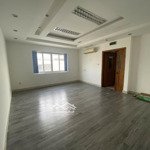 Cho thuê 30m2 văn phòng giá 7 triệu, phù hợp doanh nghiệp nhỏ, 1 hầm 7 tầng số 20 thân nhân trung