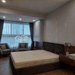 Cho thuê căn hộ midtown m8 3 phòng ngủ124m2 chỉ 1700$/tháng