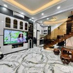 Bán nhà mặt tiền phường 7 phú nhuận 40m2_ 5 phòng ngủ _ nhỉnh 10 tỷcó thương lượngmạnh