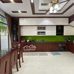 Cho thuê shophouse diện tích: 150m2,mặt tiền 8,3m,4 tầng với 3 mặt thoáng- vừa ở vừa kinh doanh giá bán 30 triệu/th