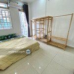 ( chỉ 5tr2 ) cho thuê căn hộ sinh viên - ban công rộng- khoảng 30m2 - kế bên chợ bà chiểu