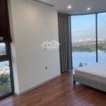 Bán 3 phòng ngủgóc - tầng cao - view sông - suất spa - gía chỉ 20,5 tỷ (rẻ nhất thị trường) liên hệ: 0967565243