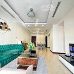 Cho thuê royal city căn 2 phòng ngủ(full đồ, 110m2, giá 18th), liên hệ: 0912396400 - miễn trung gian)