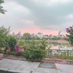 Cực hiếm mặt hồ, view hồ bát ngát, kinh doanh sầm uất, 10 tỷ