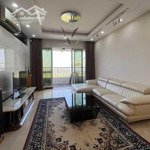 Cho thuê căn hộ 182 m2, 3 ngủ tại p1 ciputra