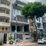 Biệt thự mt chợ lớn, p. 11, quận 6. dt: 8m x 20m kc. 1 trệt 3 lầu st. giá 39 tỷ