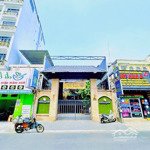 Cho thuê nhà số 6 nguyễn văn đậu,dt 560m2,thời hạn 5-10 năm, trệt lầu sân vườn, nở hậu 20m