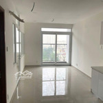 Em bán căn lầu 5, view hồ bơi 51m2,2pn - 2.180 tỷ ( nhà rất mát mẻ)