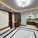 Cho thuê nhà 5 tầng, diện tích 30m2 phúc lợi, sát ruby 3, long biên. giá 7tr/tháng