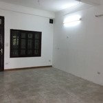 Cho thuê tầng 4 nhà mặt phố chính chủ 85 m2 tại phố hàng bún - quận ba đình - hà nội