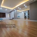 Chính chủ bán căn 2 ngủ duy nhất toà flc star tower, 79m2, ful nội thất giá 3.x tỷ (x có như không)