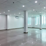 Cho thuê văn phòng 120m2 ở q.bình thạnh, giá thuê 28tr/1 tháng, ntcb, máy lạnh,thang máy