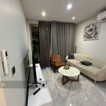 Cho thuê 2 phòng ngủmidtown full nội thất + ô xe khu mới nhất giá chỉ 28 triệu . nhà sẵn vào ở ngay