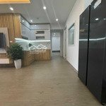 Chính chủ cần bán gấp căn hộ 90m2(2 ngủ, 2vs) cạnh công viên cầu giấy hướng mát đn. 0983.063.116