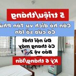 Căn hộ dịch vụ có cửa sổ lớn thoại ngọc hầu