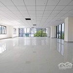 Cho thuê 360m2 vp, ô góc 3 mặt thoáng, mặt bằng giao ngay tại phố duy tân, giá thuê 120tr/tháng