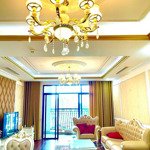 Cần cho thuê căn hộ cao cấp 2pn tại royal city